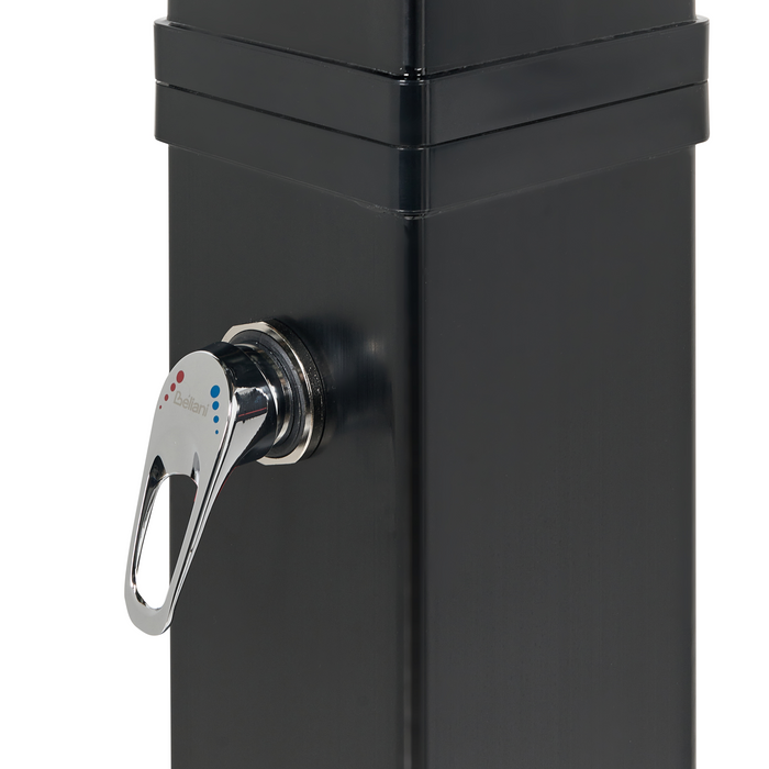Beliani - YARACUY - Buitendouche op zonne-energie - Zwart - RVS