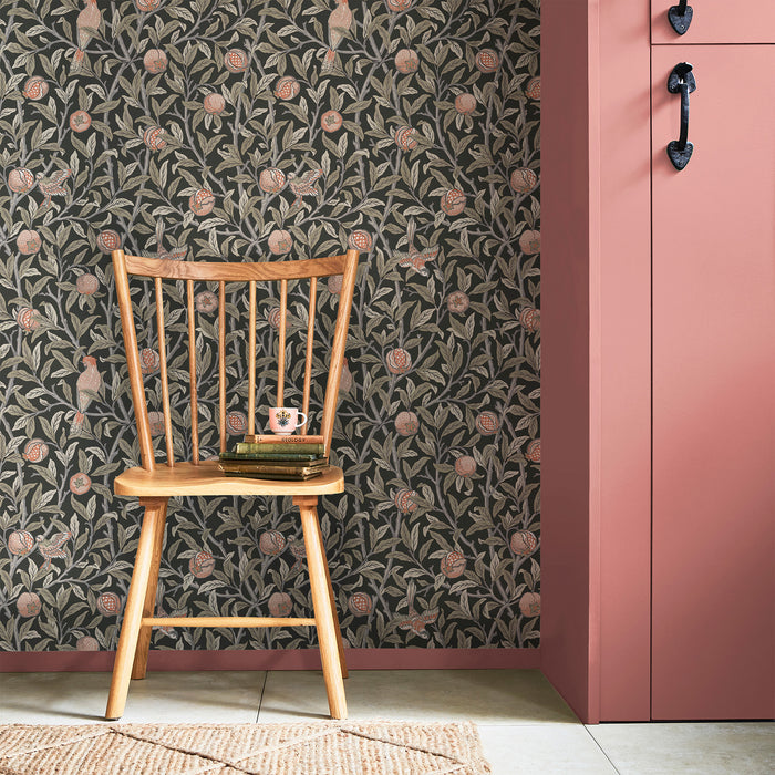 William Morris at Home vliesbehang Bird & Pomegranate Charcoal