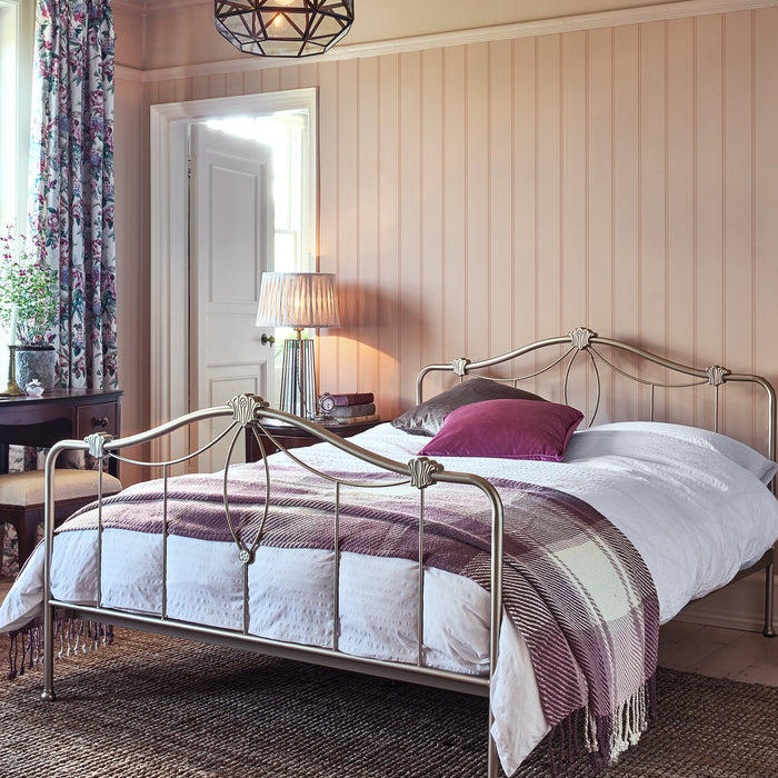 Laura Ashley Chalford Wood Panelling Behang - Streep - 10mx52cm - Roze