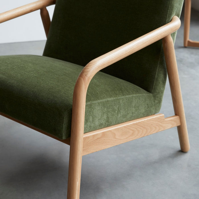 Tikamoon - Fauteuil van massief eikenhout en groen fluweel Axel