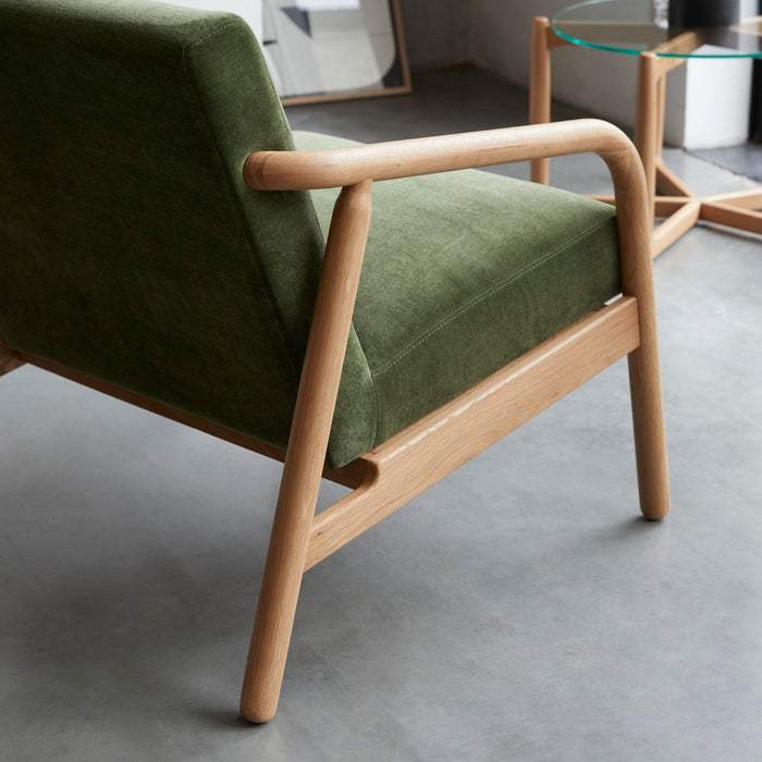 Tikamoon - Fauteuil van massief eikenhout en groen fluweel Axel