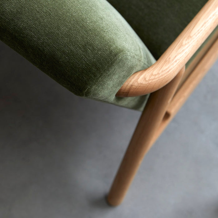 Tikamoon - Fauteuil van massief eikenhout en groen fluweel Axel
