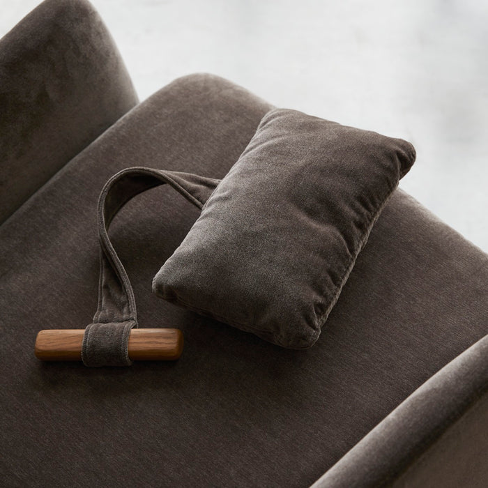 Tikamoon - Fauteuil van massief eikenhout en grijs fluweel