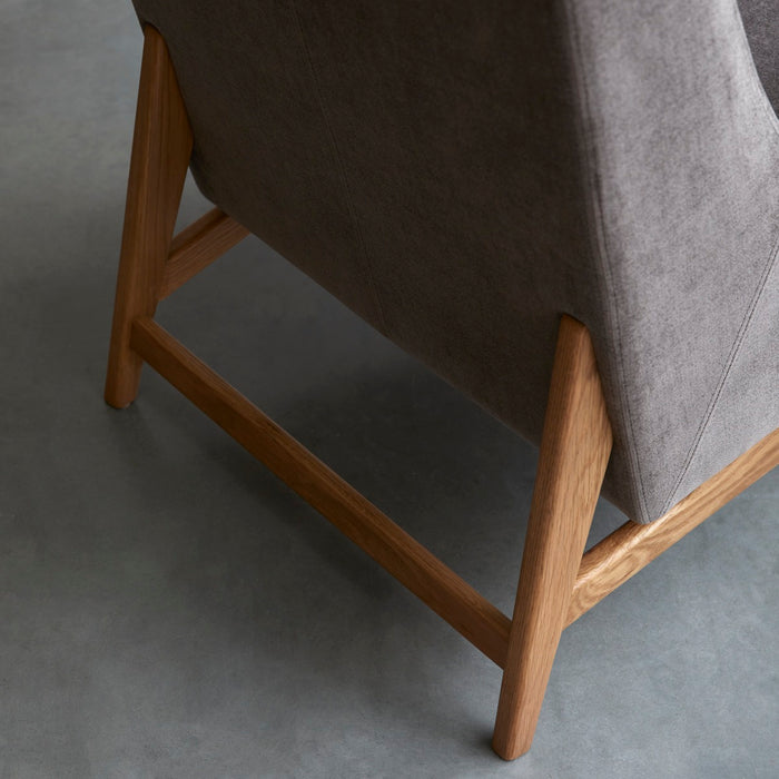 Tikamoon - Fauteuil van massief eikenhout en grijs fluweel