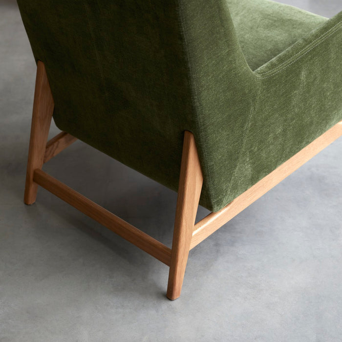 Tikamoon - Fauteuil van massief eikenhout en groen fluweel