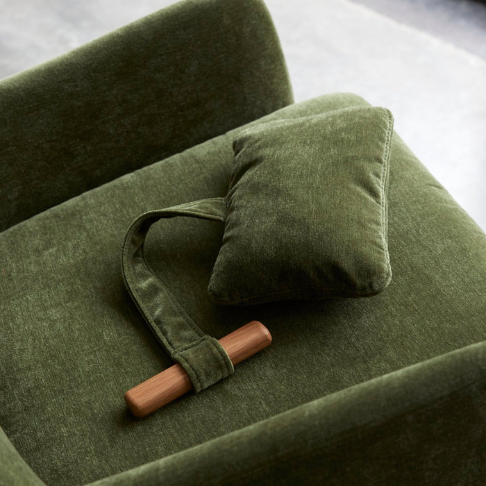 Tikamoon - Fauteuil van massief eikenhout en groen fluweel