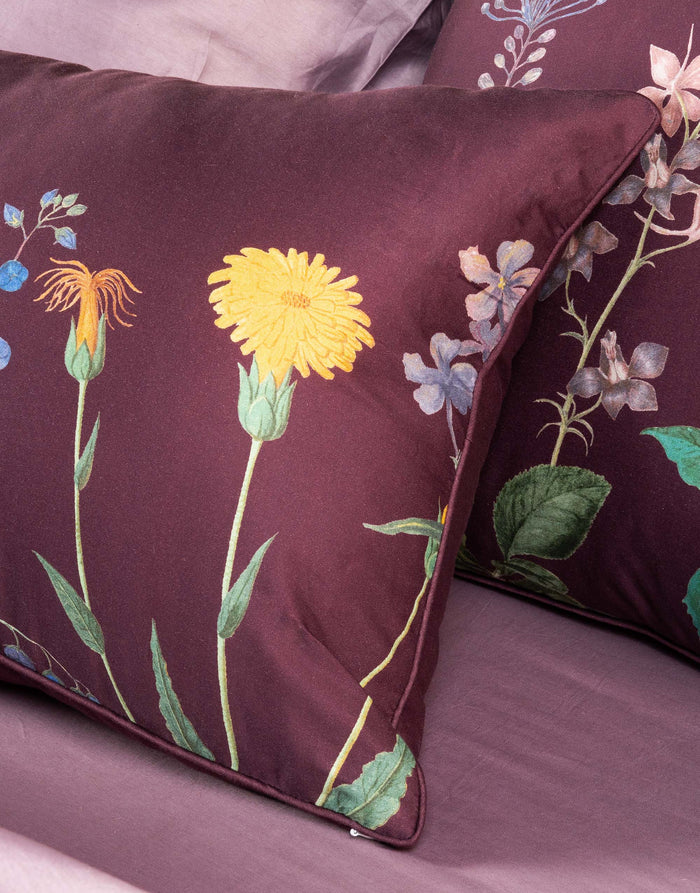 Essenza Augustina Sierkussen 40x90 cm - Mauve Wine