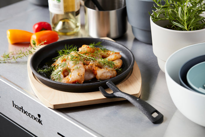Barbecook gietijzeren grillpan met onderlegger uit bamboe