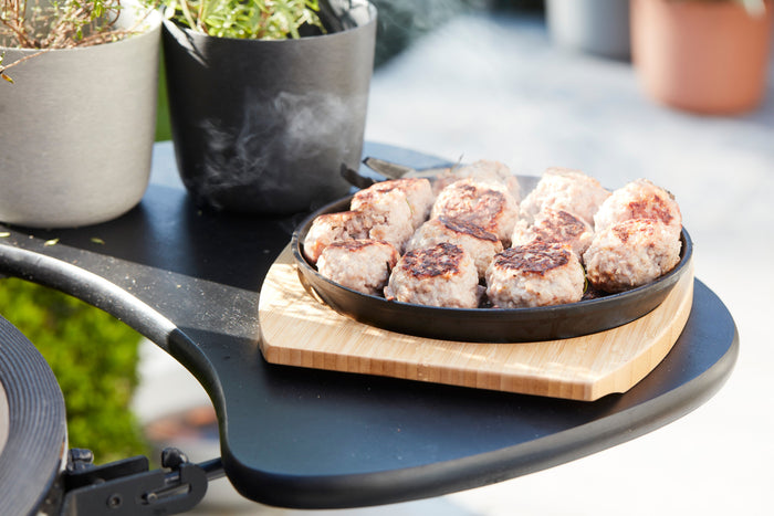 Barbecook gietijzeren grillpan met onderlegger uit bamboe