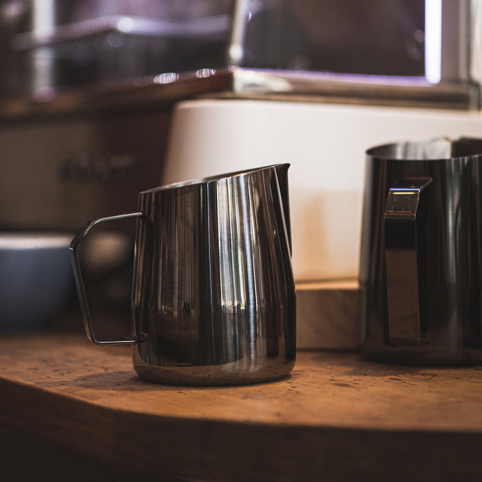 Barista & Co Dial Melkkan 0,42 L - Zwart