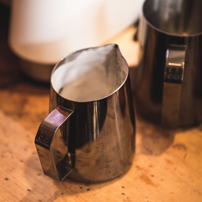 Barista & Co Dial Melkkan 0,42 L - Zwart