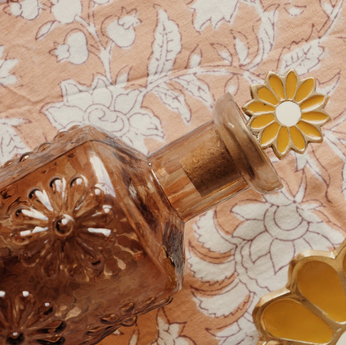 À la Daisy enamel bottle stopper mustard