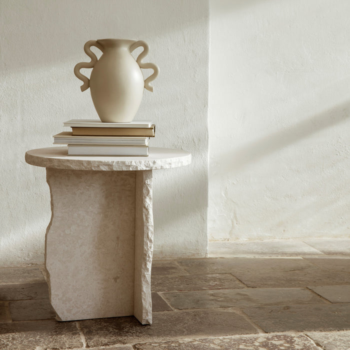 ferm LIVING Mineral Sculptural Bijzettafel - Bianco Curia