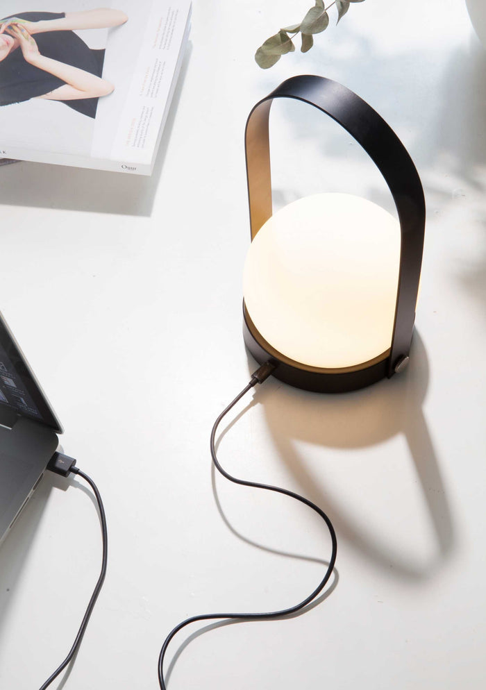 Audo Copenhagen Carrie tafellamp LED oplaadbaar Olive