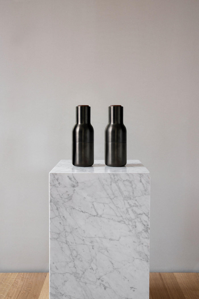 Audo Copenhagen Bottle Grinder peper- en zoutmolen Nudes walnoot