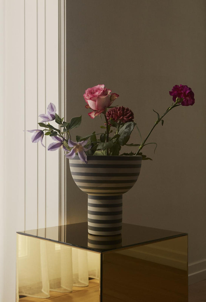 AYTM Speculum bijzettafel 38x38 rose