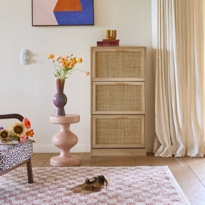 sweeek - Schoenenkast met 3 deuren, rotan en houten decor