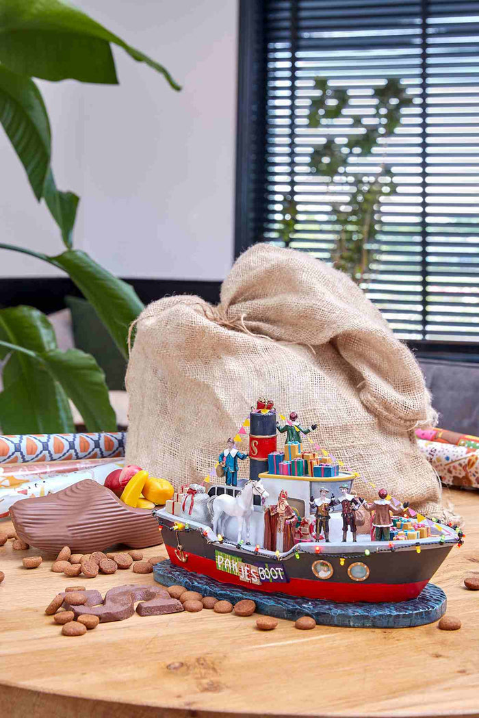 LuVille Sinterklaas Miniatuur Pakjesboot met Verlichting - H19 cm