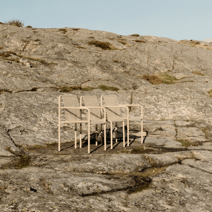 ferm LIVING Dapple Tuinstoel met Armleuning - Cashmere